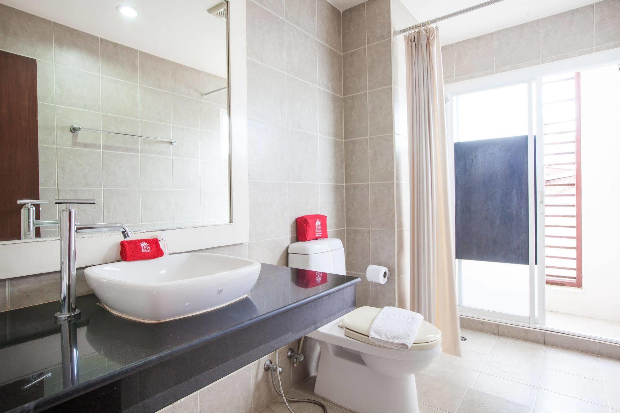 Zen Rooms Chaofa East Road Rawai Bagian luar foto