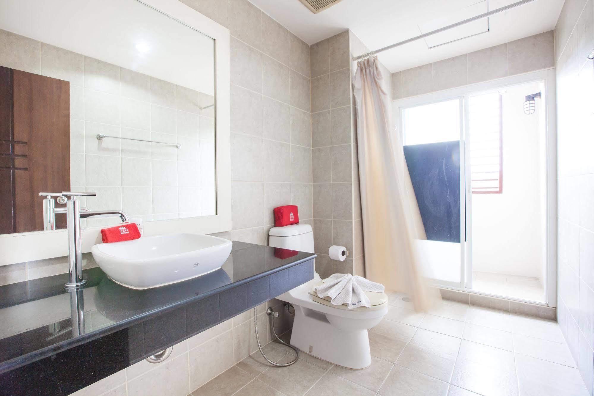 Zen Rooms Chaofa East Road Rawai Bagian luar foto